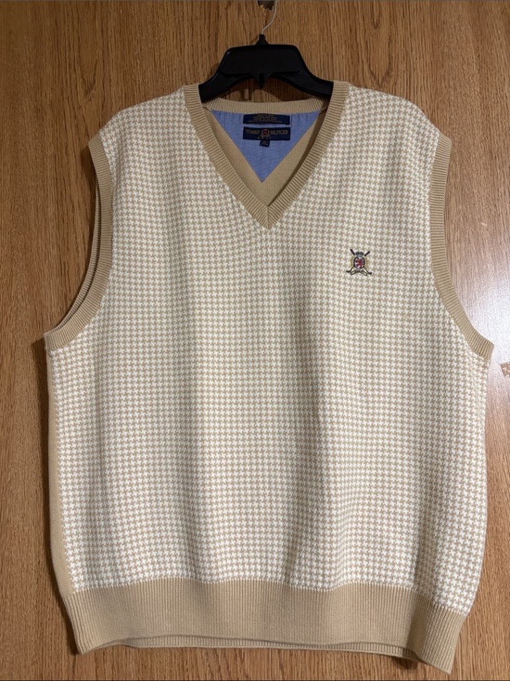 Tommy Hilfiger Men’s Beige & Cream Houndstooth V-Neck Sweater Vest